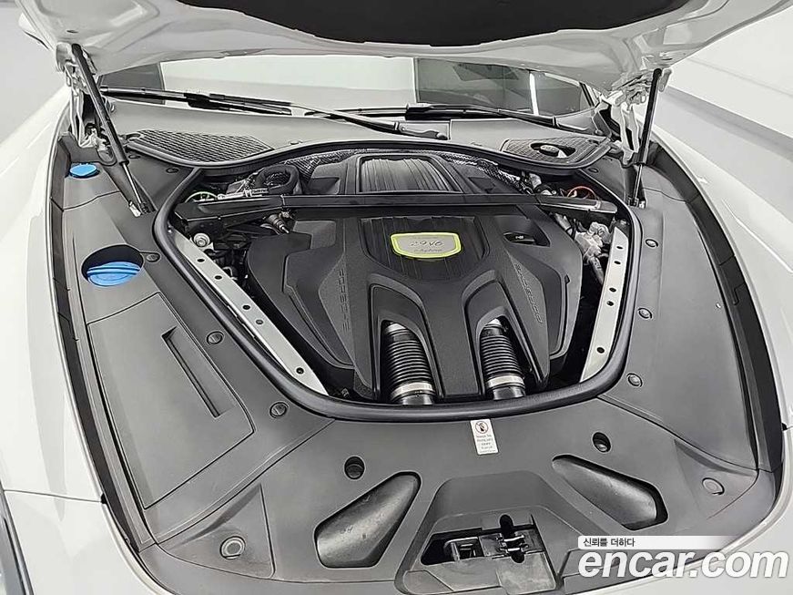 Porsche Panamera 2021