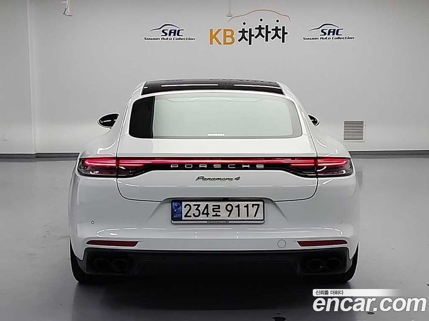 Porsche Panamera 2021
