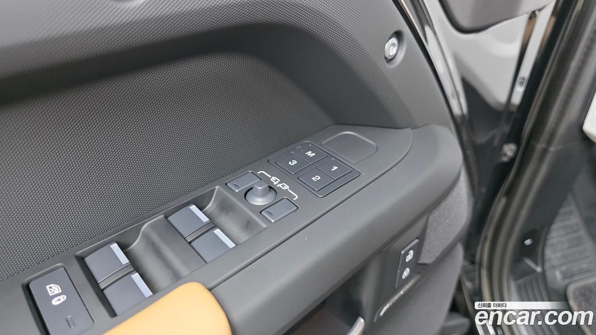Land Rover Defender 2025