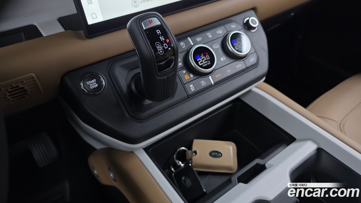 Land Rover Defender 2025