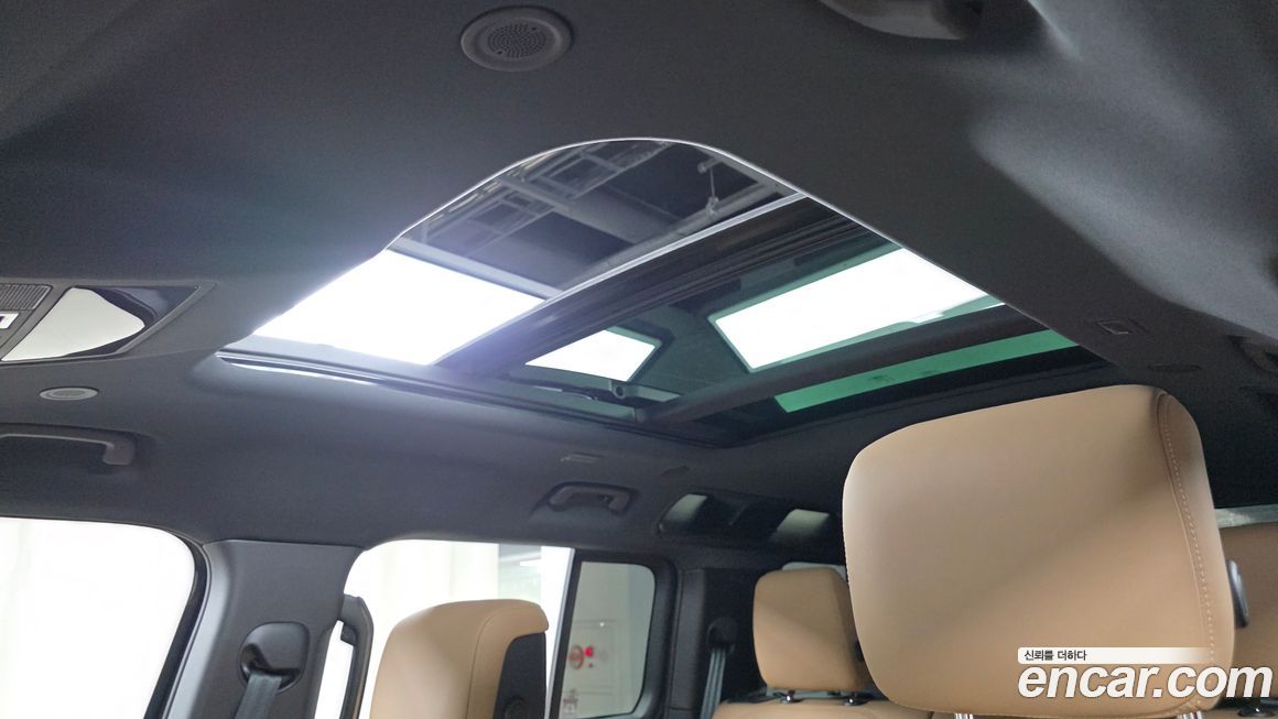 Land Rover Defender 2025