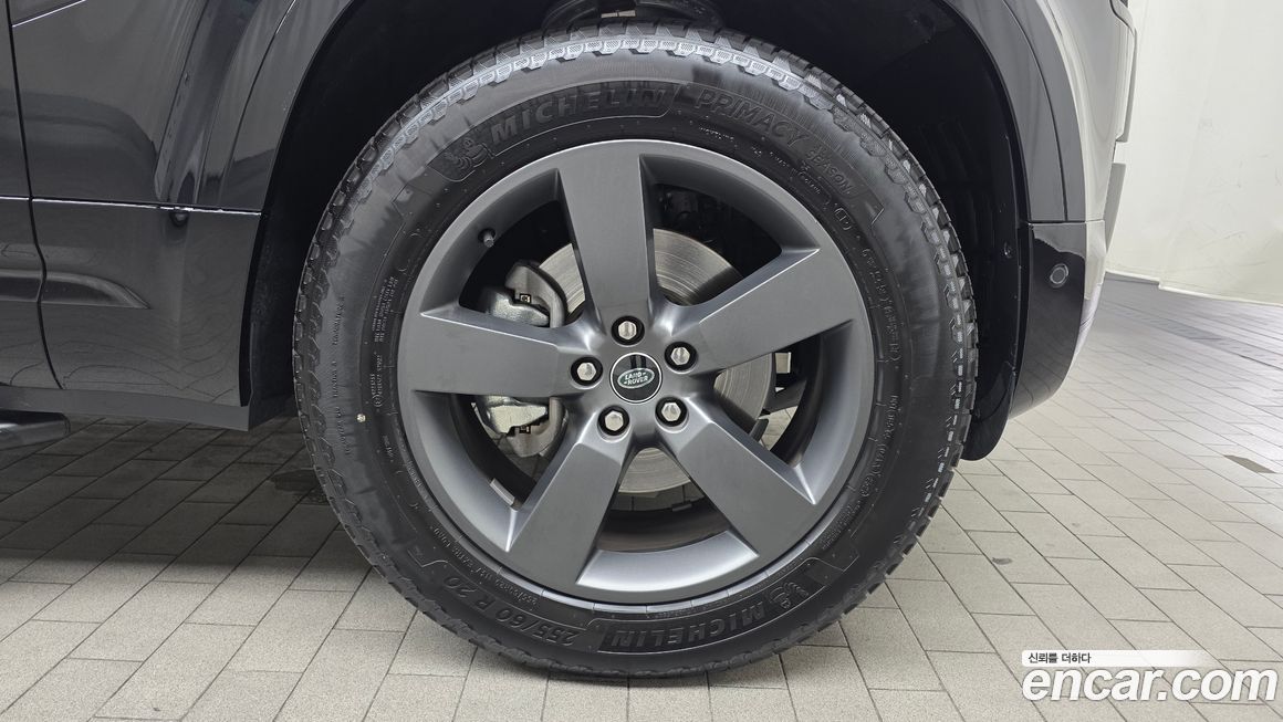 Land Rover Defender 2025