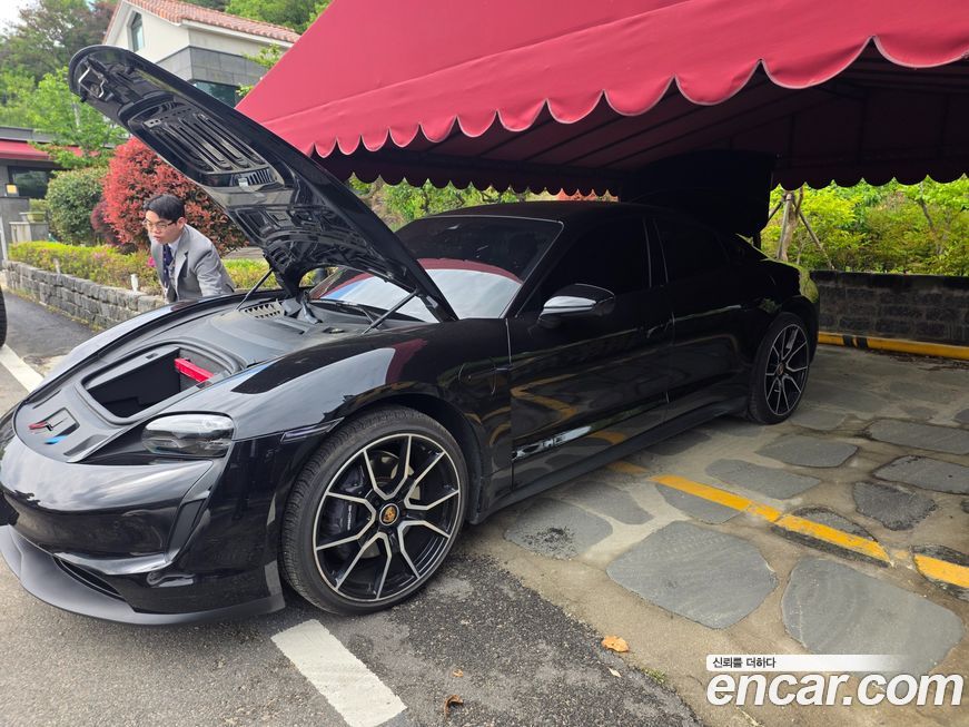 Porsche Taycan 2023
