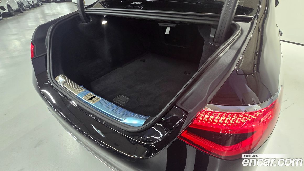 Mercedes-Benz S-Class 2024