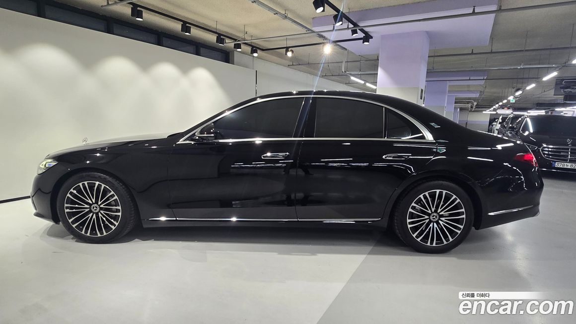 Mercedes-Benz S-Class 2024