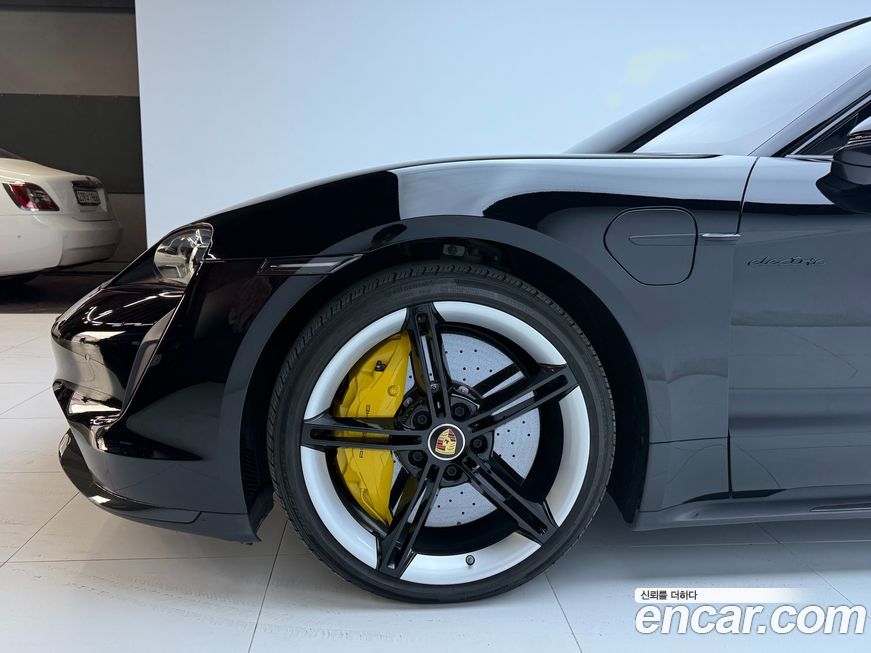 Porsche Taycan 2021