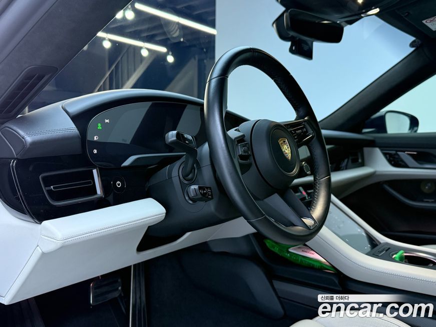 Porsche Taycan 2021