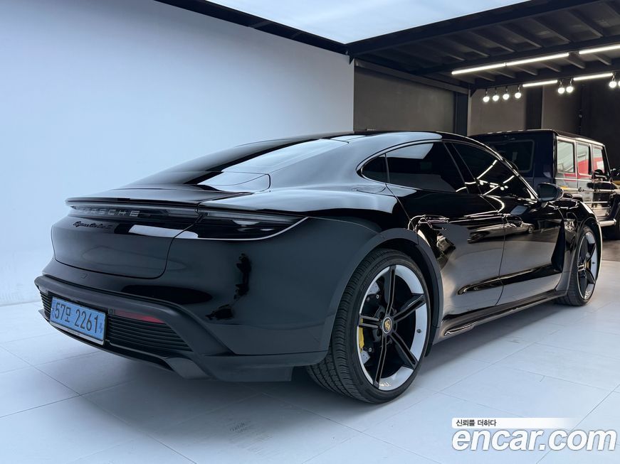 Porsche Taycan 2021