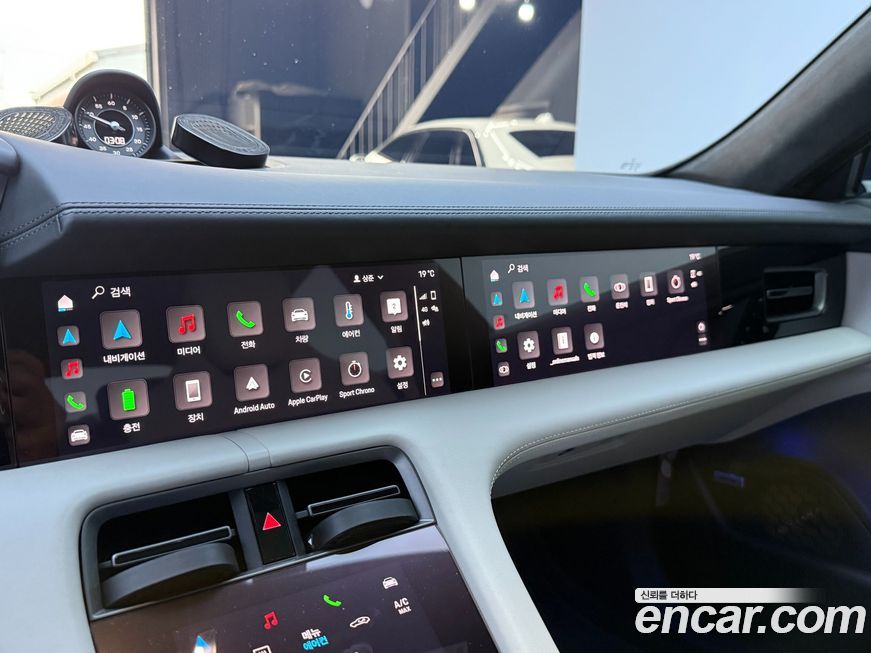 Porsche Taycan 2021