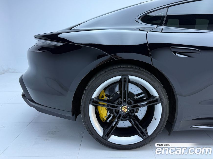 Porsche Taycan 2021