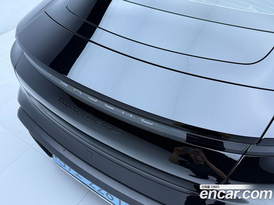 Porsche Taycan 2021