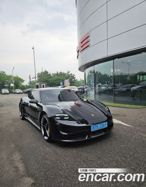 Porsche Taycan 2021