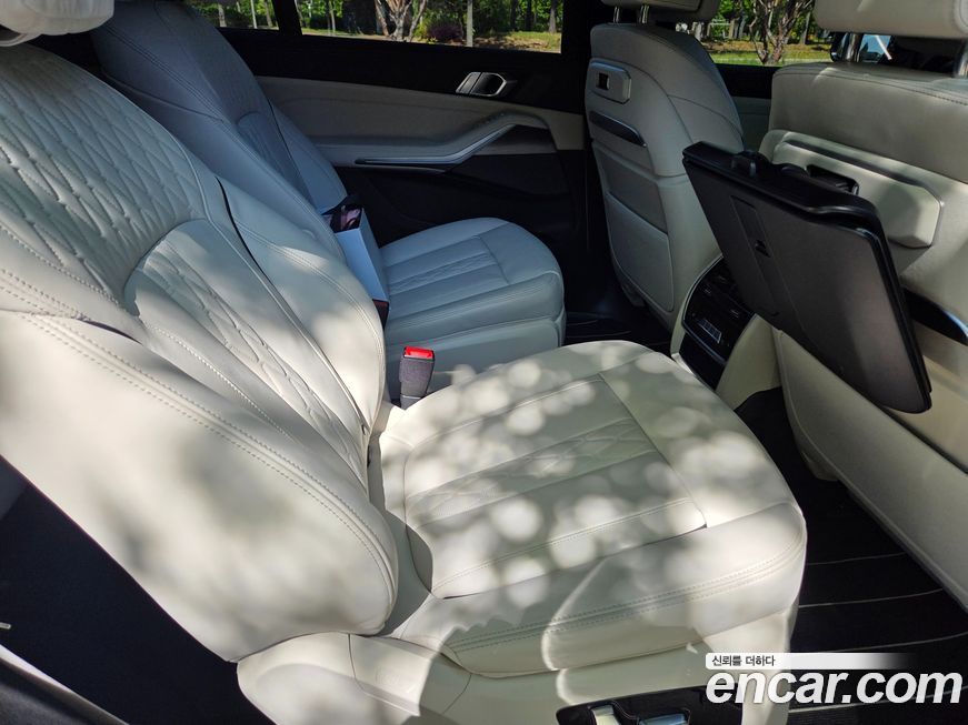 BMW X7 2025
