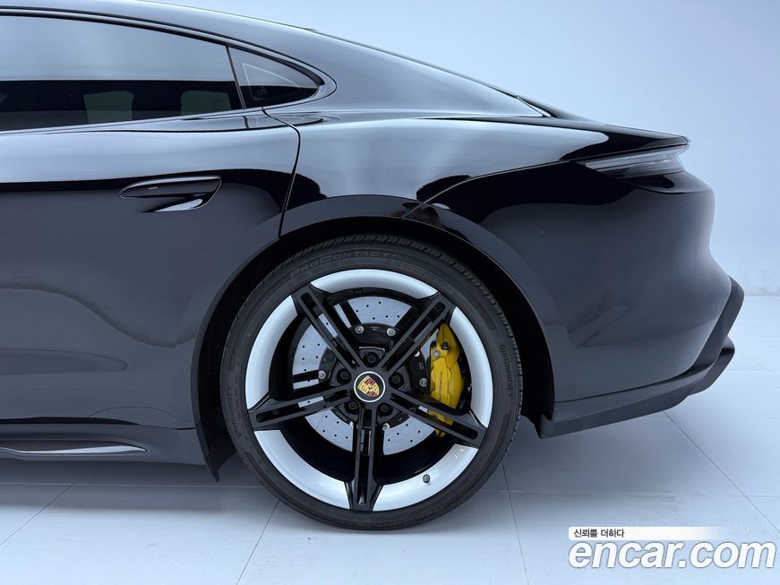 Porsche Taycan 2021