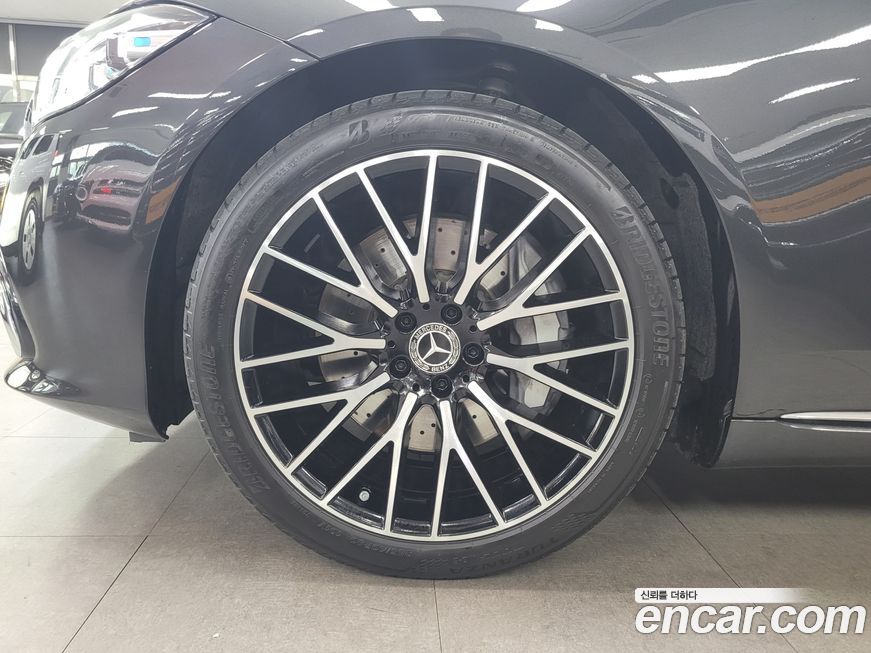 Mercedes-Benz S-Class 2025