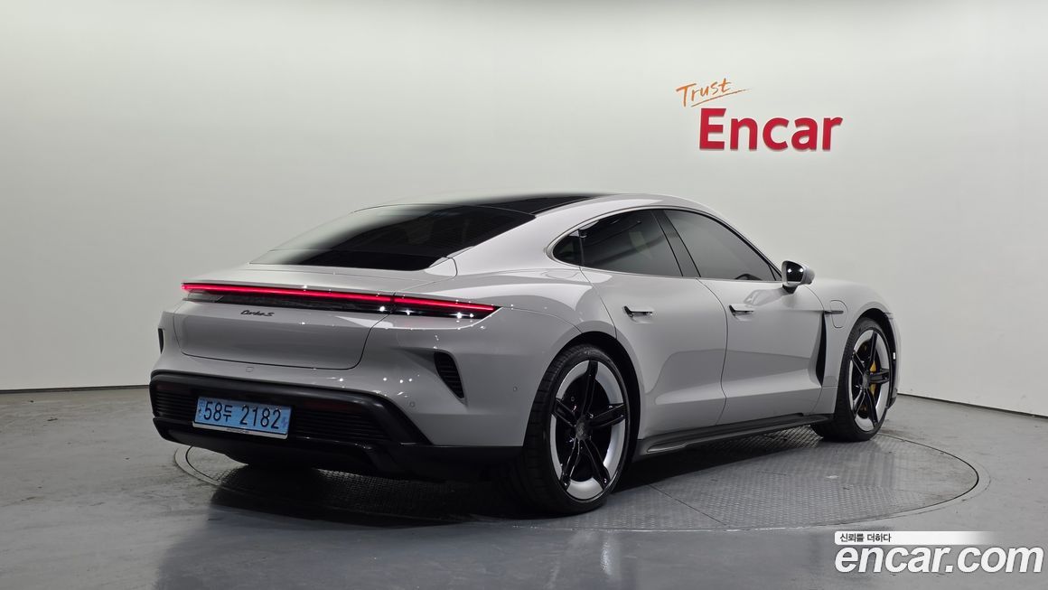 Porsche Taycan 2025
