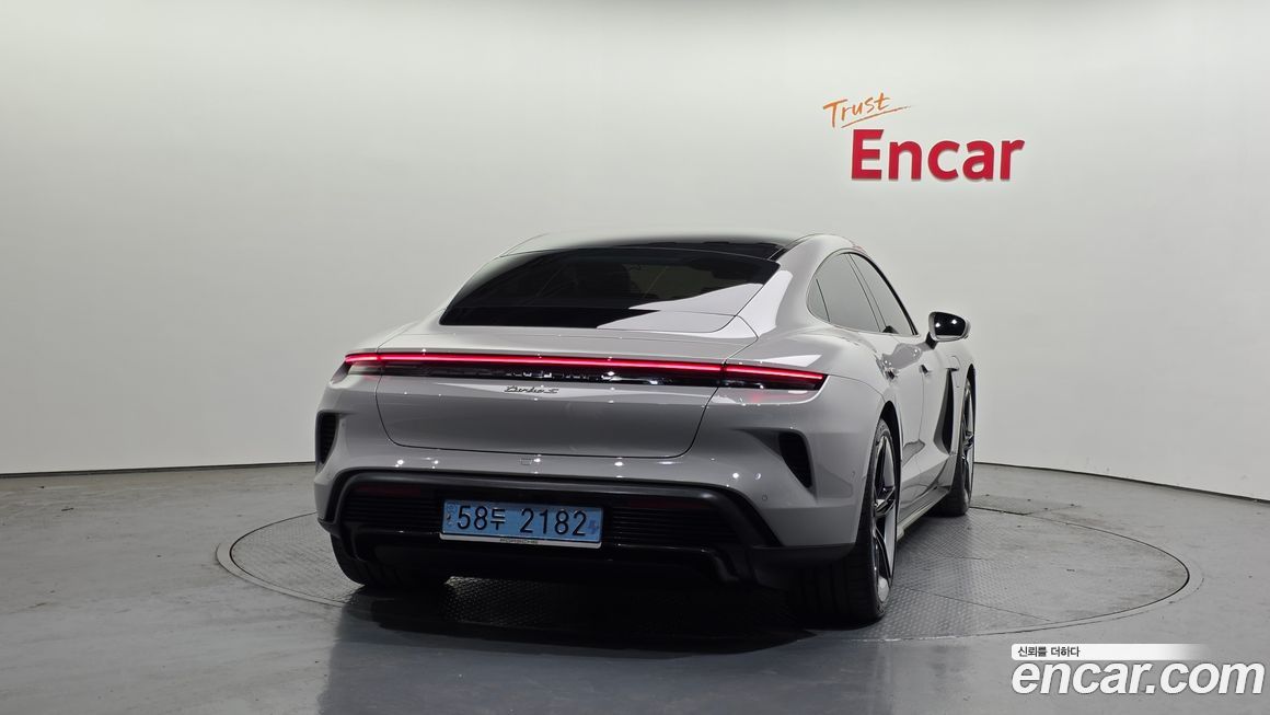 Porsche Taycan 2025