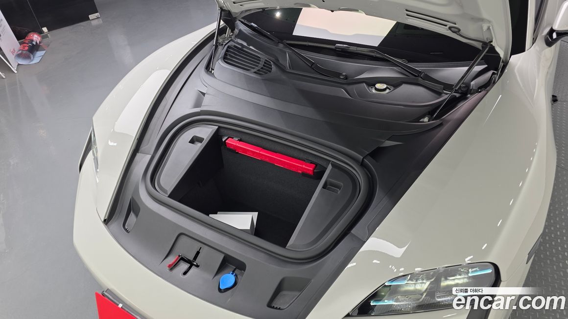 Porsche Taycan 2025