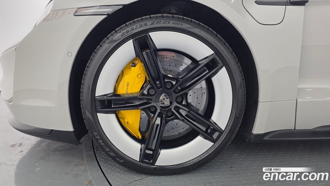 Porsche Taycan 2025