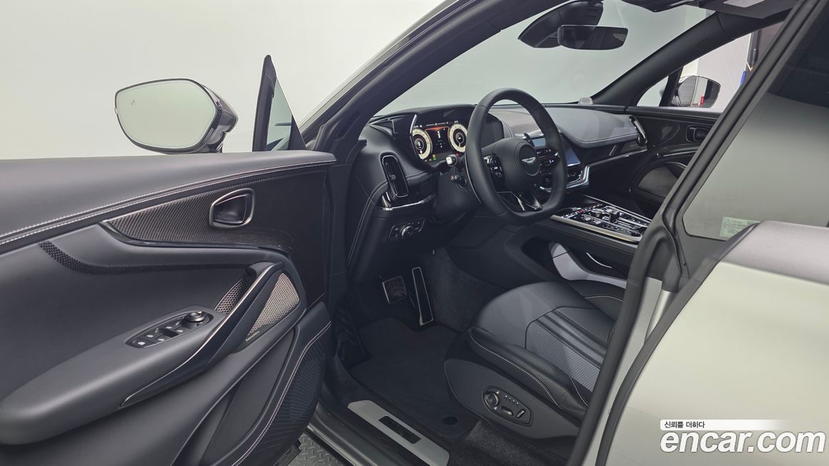 Astonmartin DBX 2025