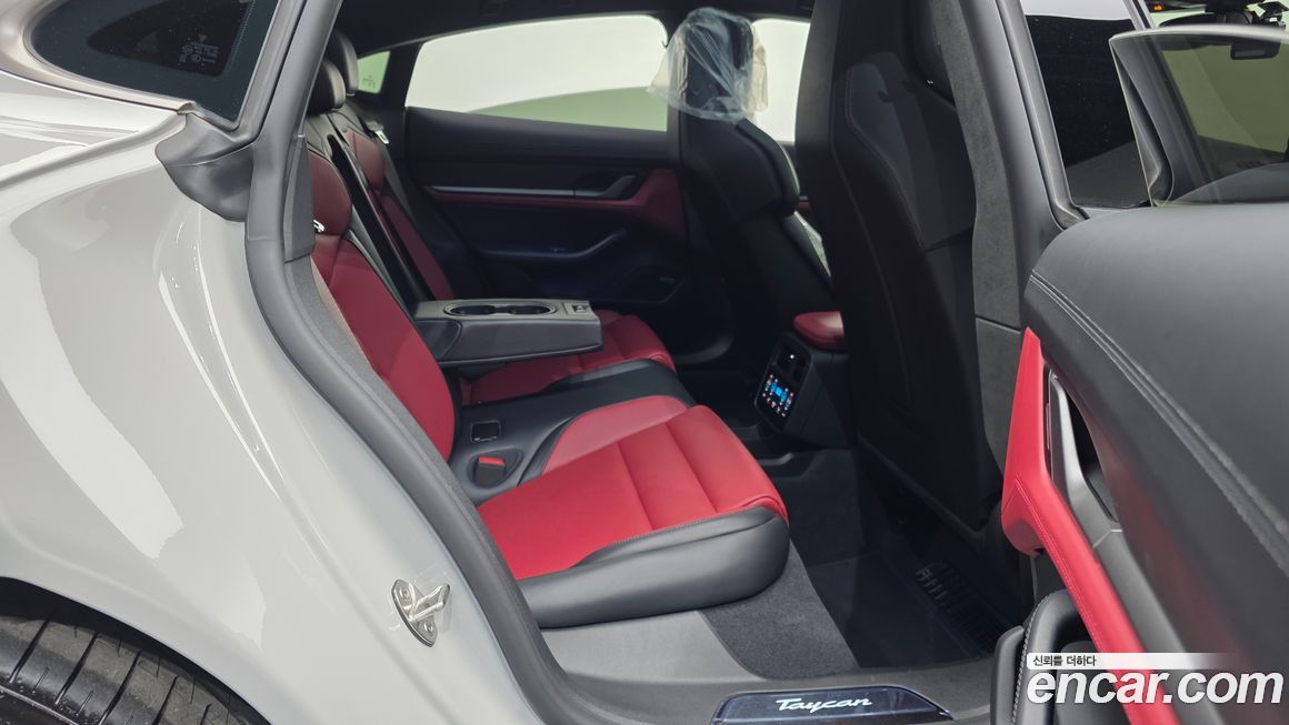 Porsche Taycan 2025
