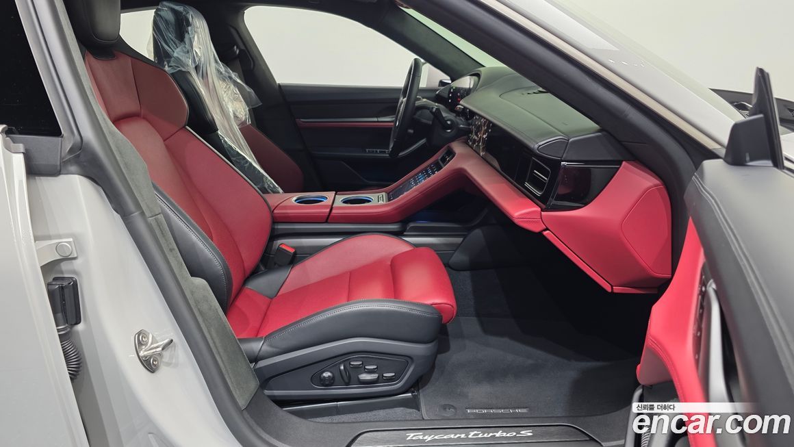 Porsche Taycan 2025