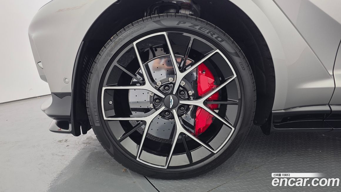 Astonmartin DBX 2025