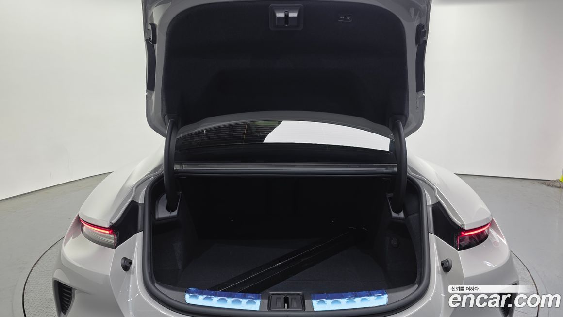 Porsche Taycan 2025