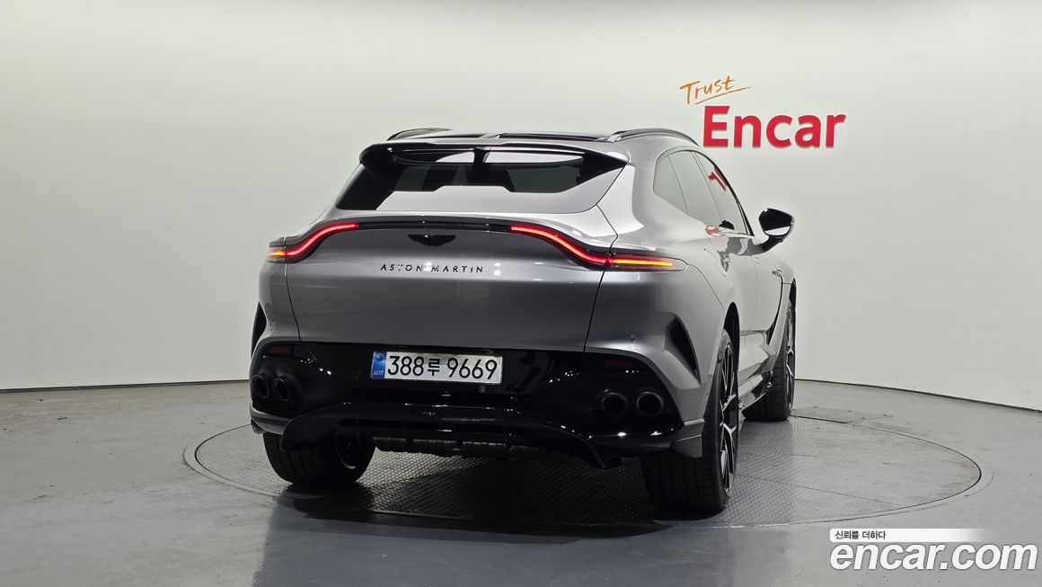 Astonmartin DBX 2025