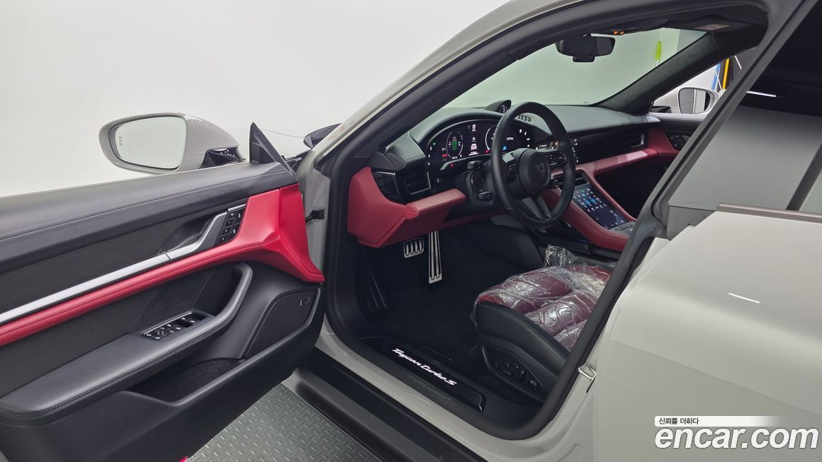 Porsche Taycan 2025