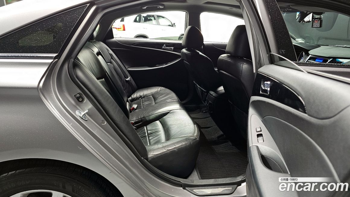 Hyundai Sonata 2010