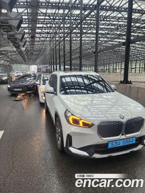 BMW iX1 2025