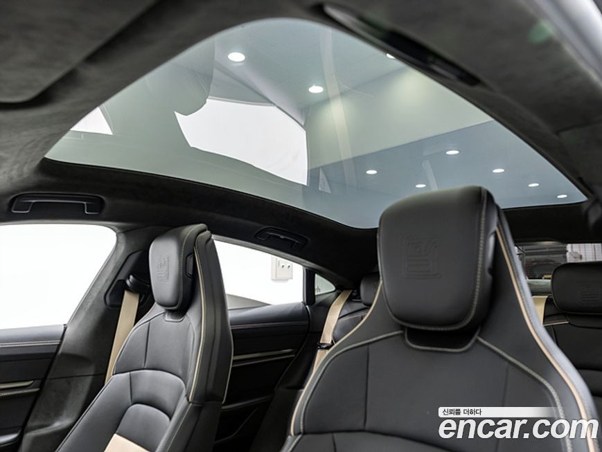 Porsche Taycan 2025