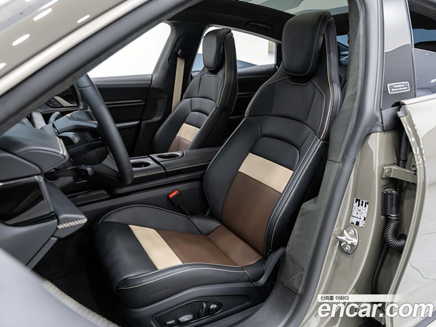 Porsche Taycan 2025