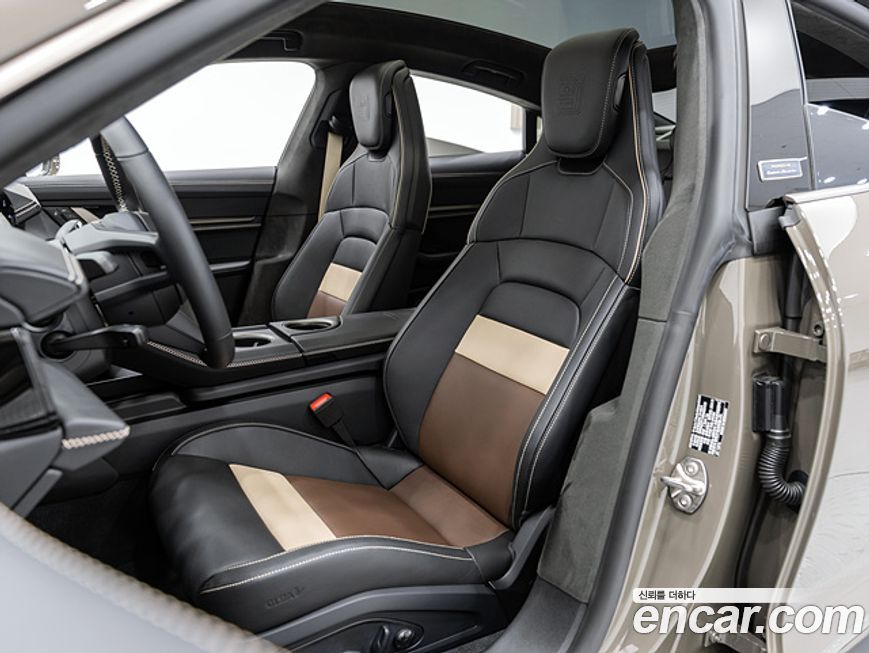 Porsche Taycan 2025