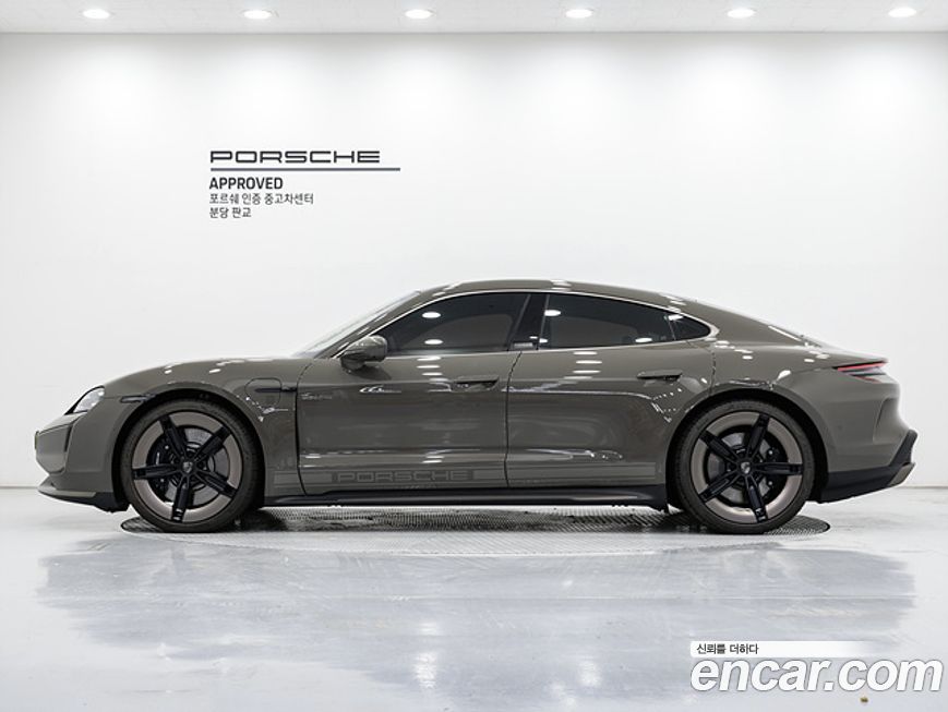 Porsche Taycan 2025