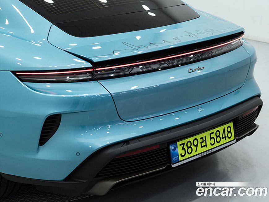Porsche Taycan 2025