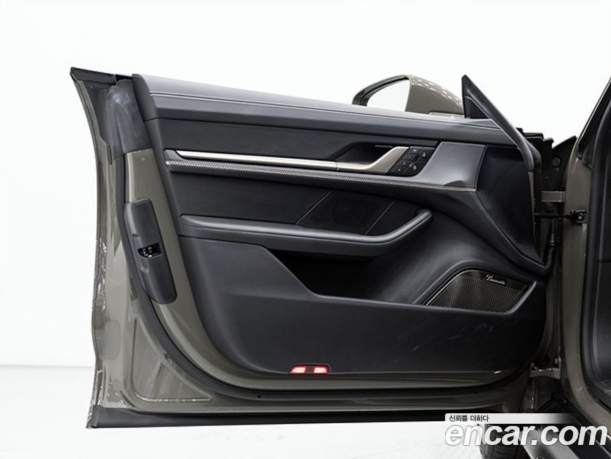 Porsche Taycan 2025
