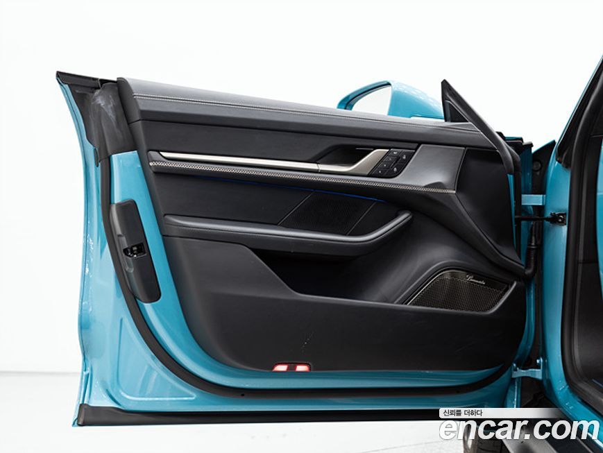 Porsche Taycan 2025