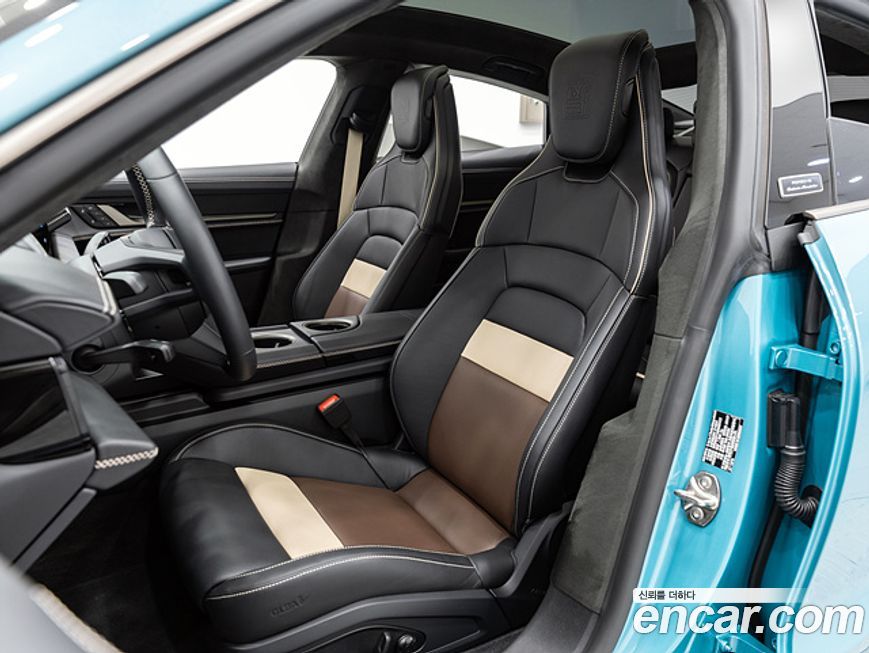 Porsche Taycan 2025