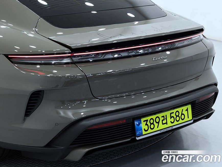 Porsche Taycan 2025