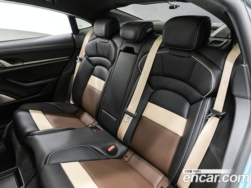 Porsche Taycan 2025