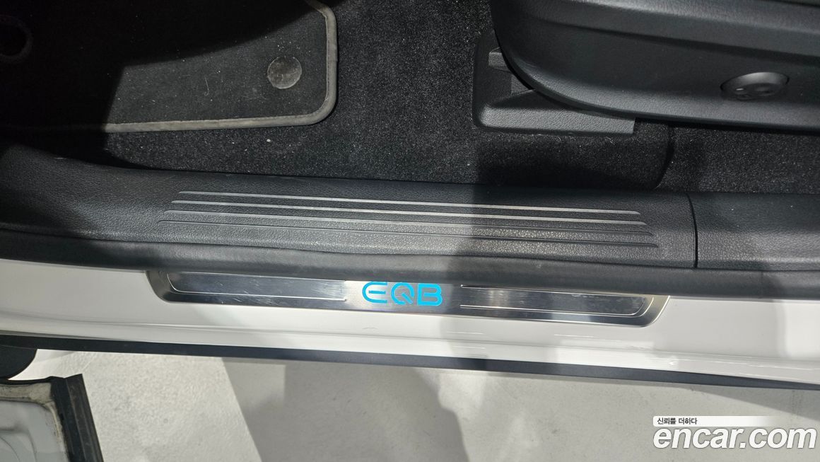 Mercedes-Benz EQB 2024