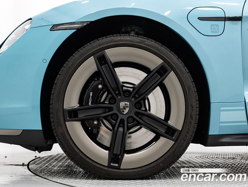 Porsche Taycan 2025