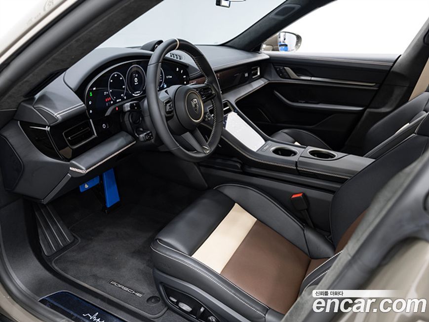 Porsche Taycan 2025