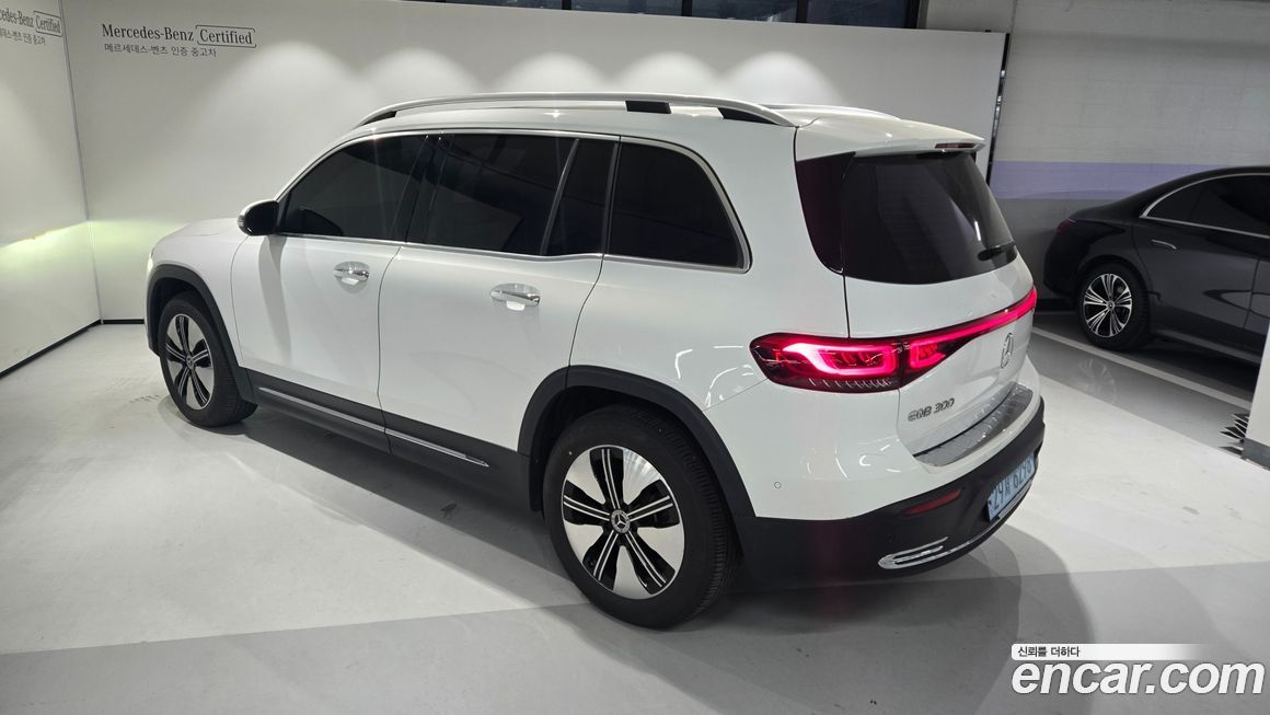 Mercedes-Benz EQB 2024