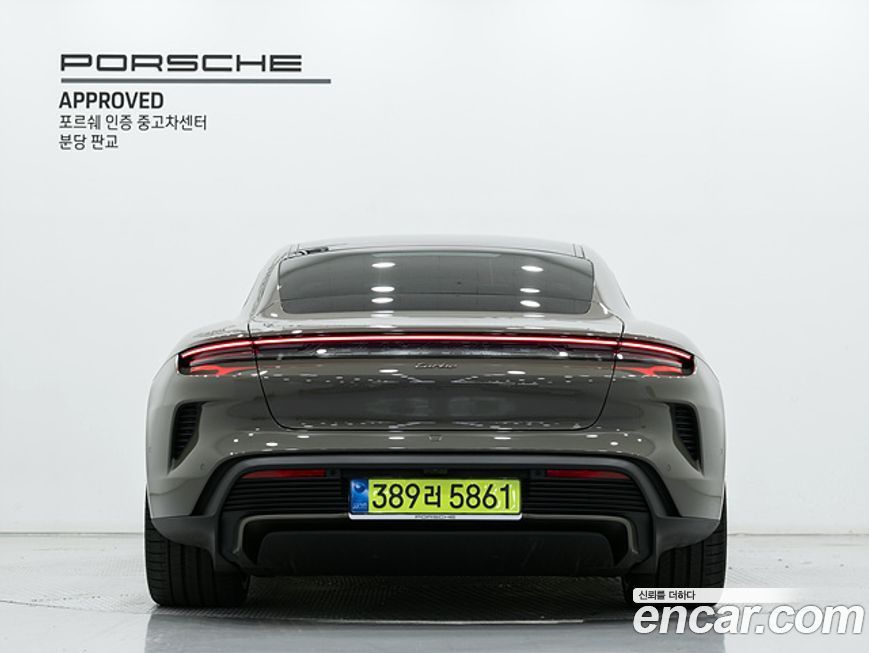 Porsche Taycan 2025