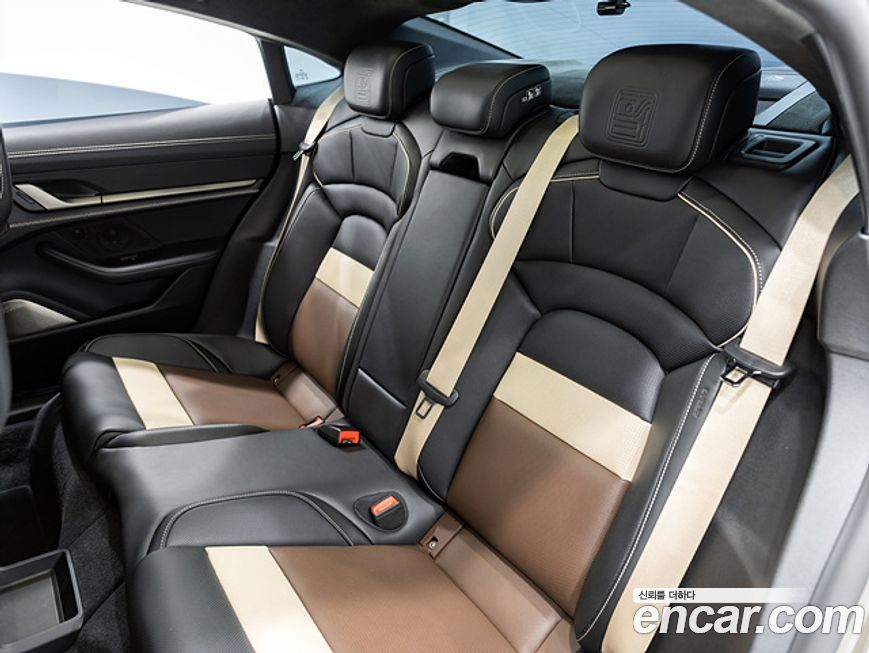 Porsche Taycan 2025