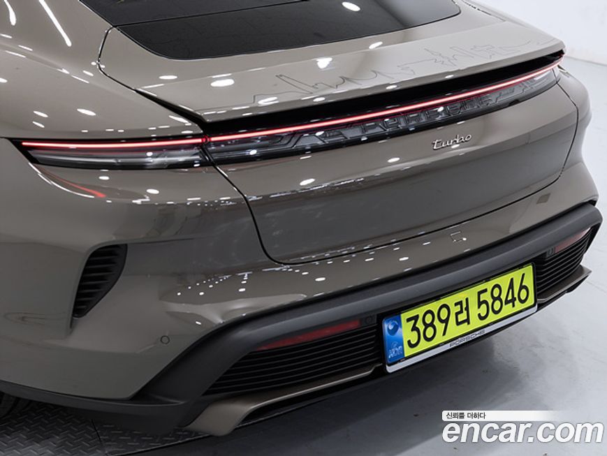 Porsche Taycan 2025