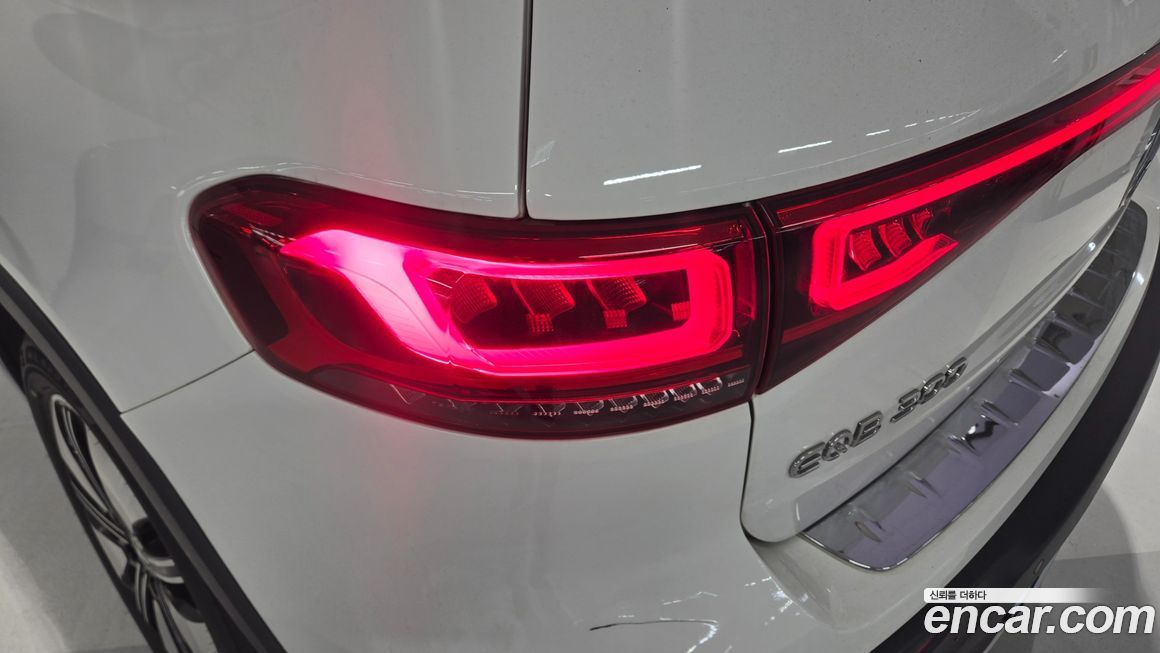 Mercedes-Benz EQB 2024